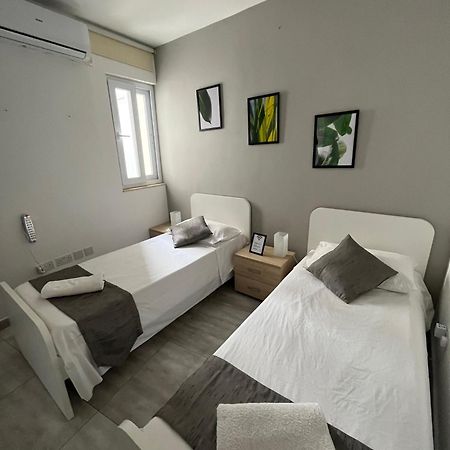 F3 Room 2, Private Room Two Single Beds Shared Bathroom Мсида Екстериор снимка