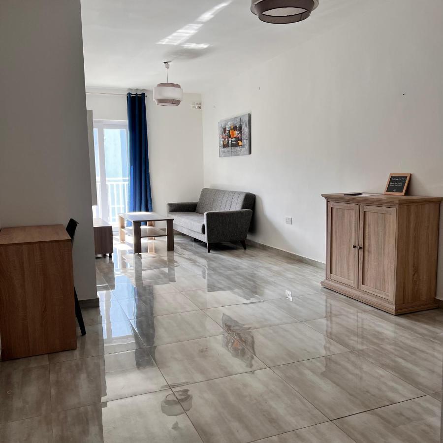 F3 Room 2, Private Room Two Single Beds Shared Bathroom Мсида Екстериор снимка