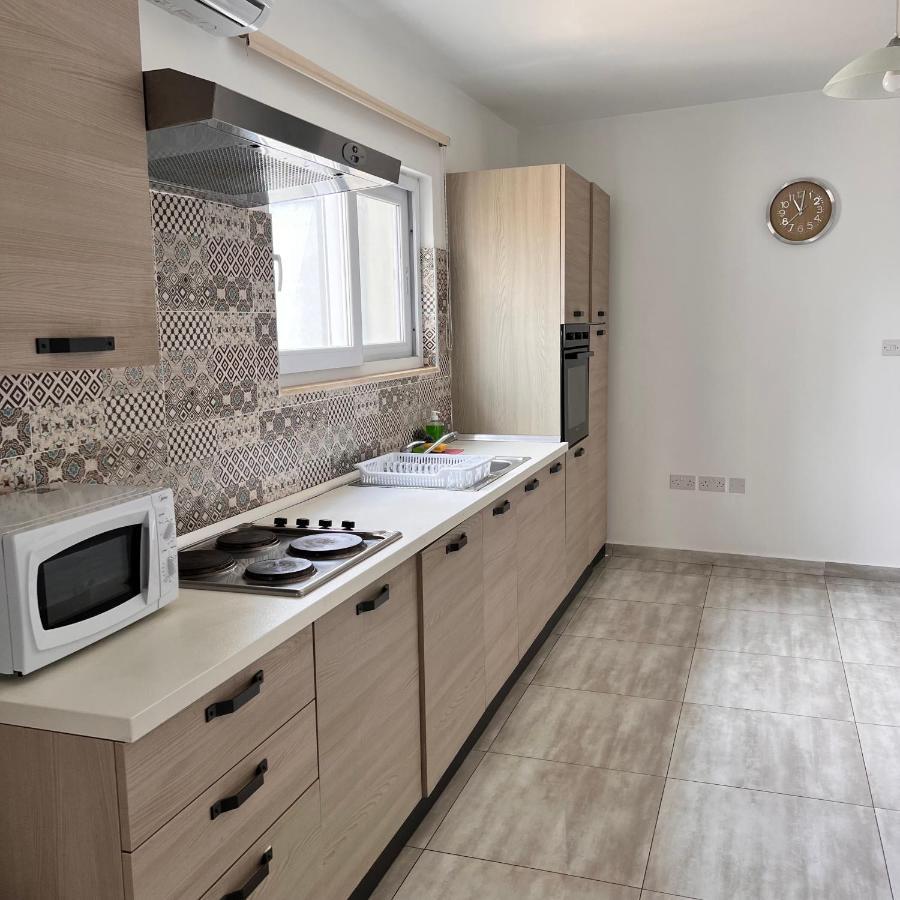 F3 Room 2, Private Room Two Single Beds Shared Bathroom Мсида Екстериор снимка